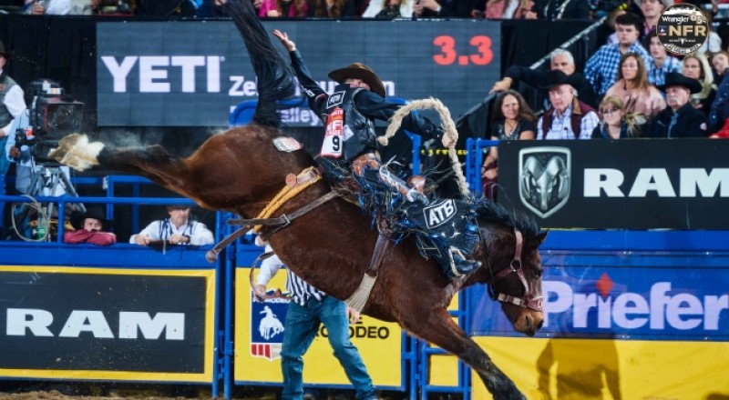 Saddle Bronc Rider Zeke Thurston Puts World Championship in Focus in Round 9